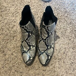 Women’s heeled booties
